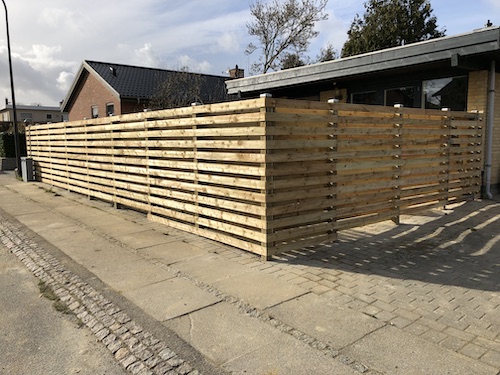 Plankeværk opsat af Komplet Heng i København
